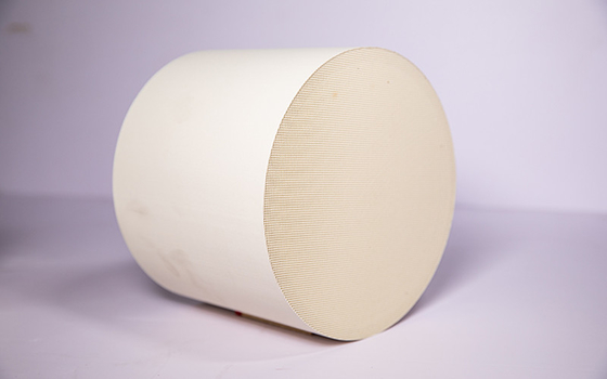 Drei-Wege-Katalysator Benzin-Fahrzeug Pt/Pd/Rh 400CPSI 600CPSI des Auspuff-TWC