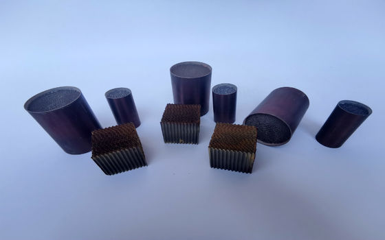 Keramischer Bienenwaben-Katalysator-Platin-Palladium Rhodium-poröser Substrat-Katalysator 400Cpsi