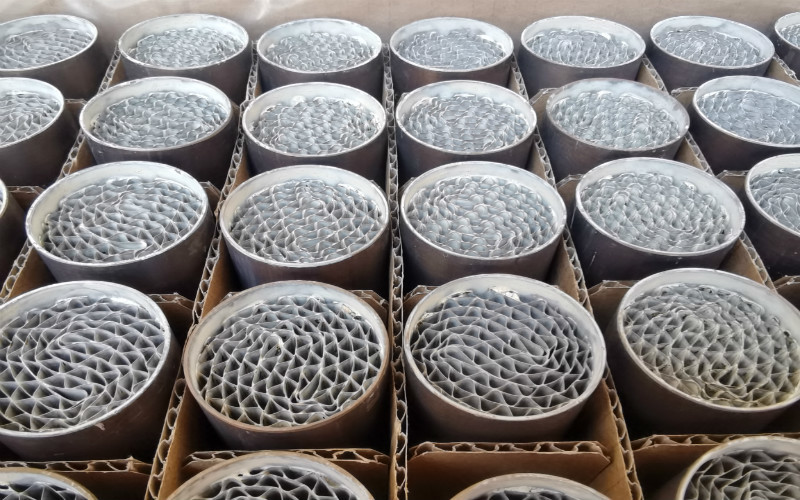 Metallmotorrad-Katalysator-Bienenwaben-Substrat-Pint-PD-relative Feuchtigkeit 100 Cpsi